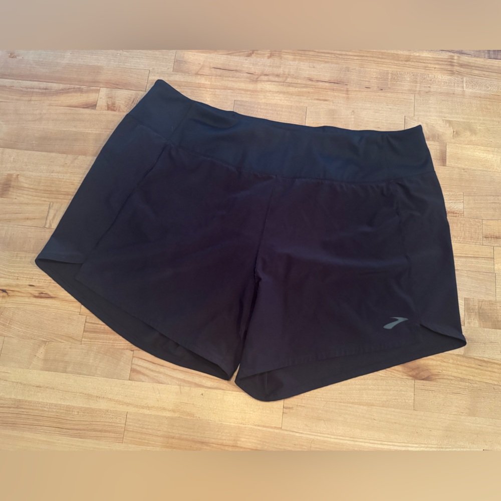 Brooks Black Chaser 5" Shorts